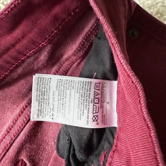 Old Navy Red Jean Shorts Fitted burgundy cute Frayed Hem - Picture 4 of 6